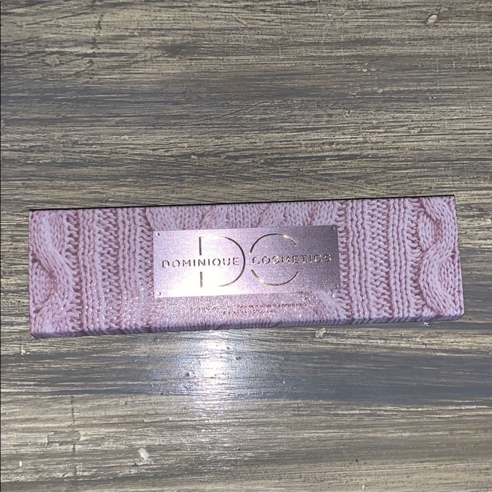 Dominique eyeshadow pallet cozy